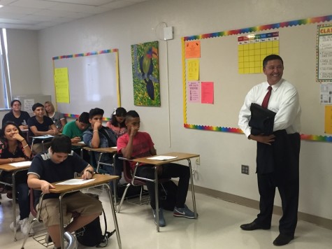 Superintendent Avossa Visits Olympic Heights on First Day of School