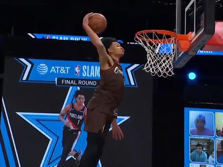 Anfernee Simons of the Portland Trail Blazers was the eventual winner of the NBAs 2001 Slam Dunk Contest.
