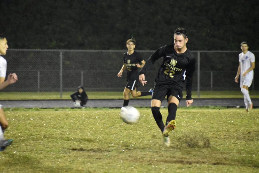 Lions senior midfielder Brett Mazo, who had 10 goals and six assists on the season, passes the ball in the Jan. 20 game against Park Vista. (photo by Janaina Lagoeiro)

