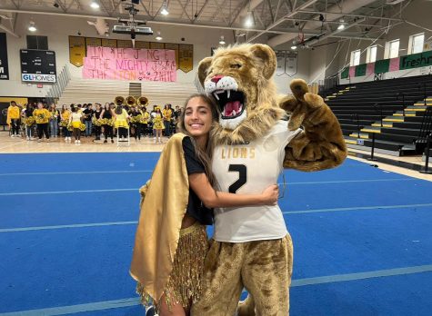 Miss OH, Isabella Grippo, with the OH Lion.